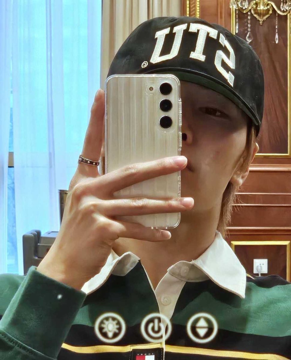 slbsstudio's tweet photo. 𝐒𝐋𝐁𝐒 𝐗 𝐒𝐓𝐑𝐀𝐘 𝐊𝐈𝐃𝐒 아이엔💚
아이엔PICK : SLBS 플랫 케이스 for Samsung Galaxy S23 / S24 series 
(SO excited for SKZ headline performance at BST Hyde Park🇬🇧)
🔗 https://t.co/EFHhP1q7ku
#slbs #straykids #expressimpressslbs #YouMakeStrayKidsStay #아이엔 #IN #slbsstudio https://t.co/fhniBwDbHm