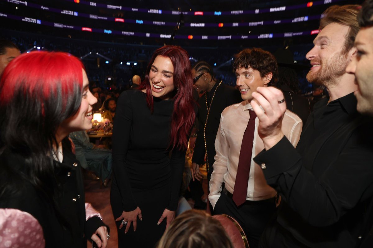 Billie photographed with <a href="/DUALIPA/">DUA LIPA</a>, <a href="/troyesivan/">👼🏼</a> &amp; <a href="/finneas/">FINNEAS</a> at the #GRAMMYs tonight! ⭐️
