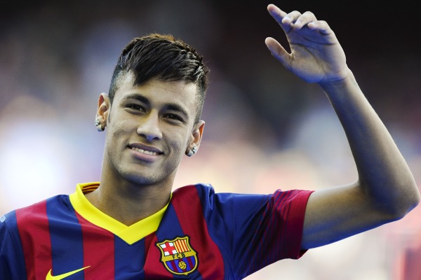 Me acabo de dar cuenta que Neymar tiene 32 años, no puede pasar tan rápido la vida la puta madre.
Dónde quedó mi infancia, estoy destruido.