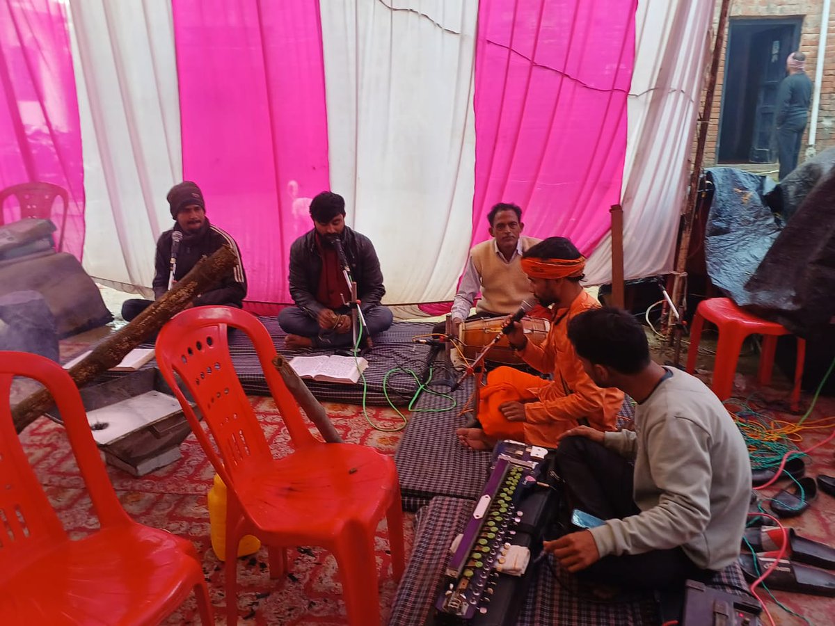 vpaapup's tweet photo. वाराणसी में कल सुबह 10 बजे से 24 घंटे निर्जल उपवास के क्रम में अंतिम दौर के करीब 8 बजे रात से अभी तक बारिश के दौरान व्यापार प्रकोष्ठ प्रदेश अध्यक्ष डा. @ChhaviDr जी का उपवास जारी है!
@ArvindKejriwal @SanjayAzadSln @SandeepPathak04 @SabhajeetAAP @AAPUttarPradesh @AadmiMedia https://t.co/TE7aBigW63