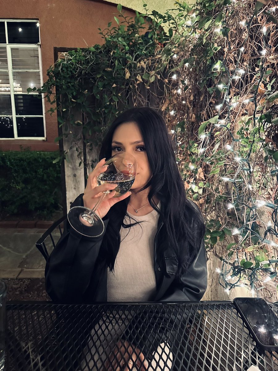 alllexisc's tweet image. Big moscato girly 🩰