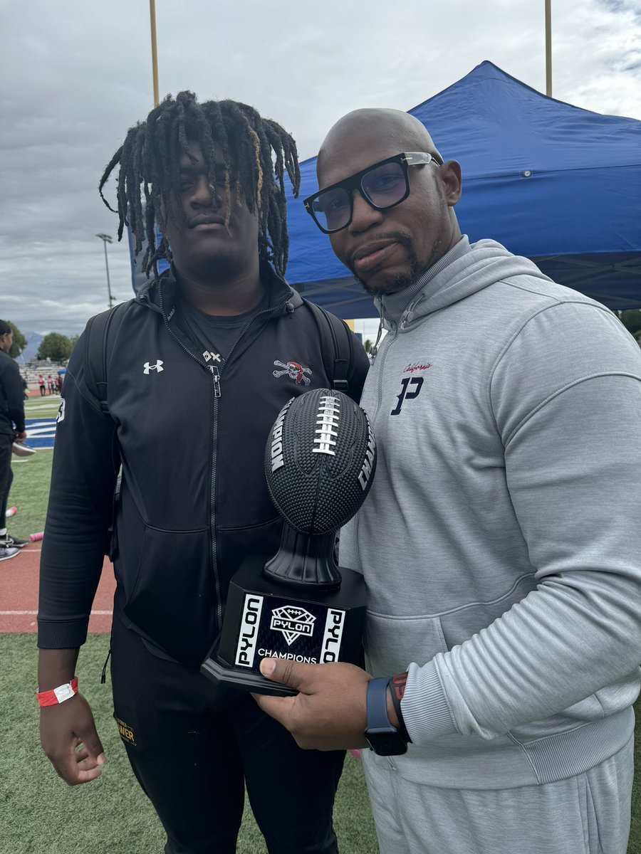 We did it again! Coach @gomab_3 and owner/trainer of @Startsupfront worked with the Defensive Linemen of @CaliPowerATHs helping the to put in that work for our 5 on 5 squad!!! The train is rolling!! Let’s go! Power ⬆️!!! #defensiveline #offensiveline #football #5on5 #BigBoys…