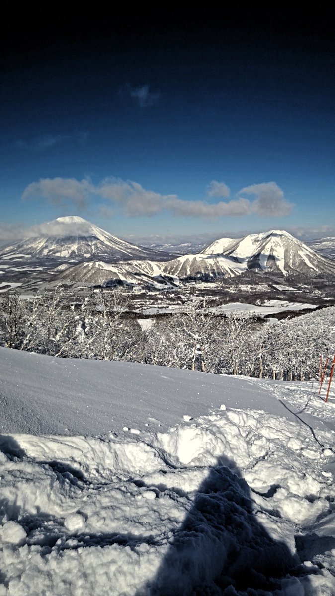 b85e48cb67594b4's tweet photo. 今日のルスツは快晴で最高です‼️👏👏👏
快晴で風もなく雪も柔らかい‼️
おまけにお客さんも少ない‼️
今年一番かな
土日はビッチリレッスン受けてたのでレポートは出来ませんでした
#ルスツリゾート
#ルスツリゾートスキー場
#ルスツリゾートイゾラ
#atomicski
#atomicredster
#atomics9i https://t.co/vo6vldffML
