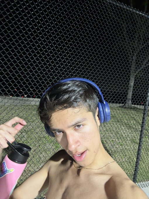 Watch OnlyVani 🪩's leaked NSFW photo on TwXstars