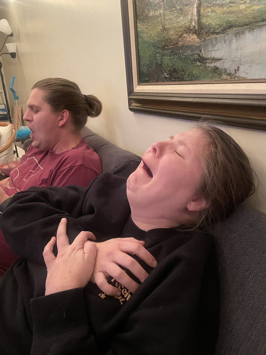 Amanda_Chitwood's tweet photo. If any of you all would like to donate to me buying @taylorswift13 new album let me know. https://t.co/0pFeEhr2hx