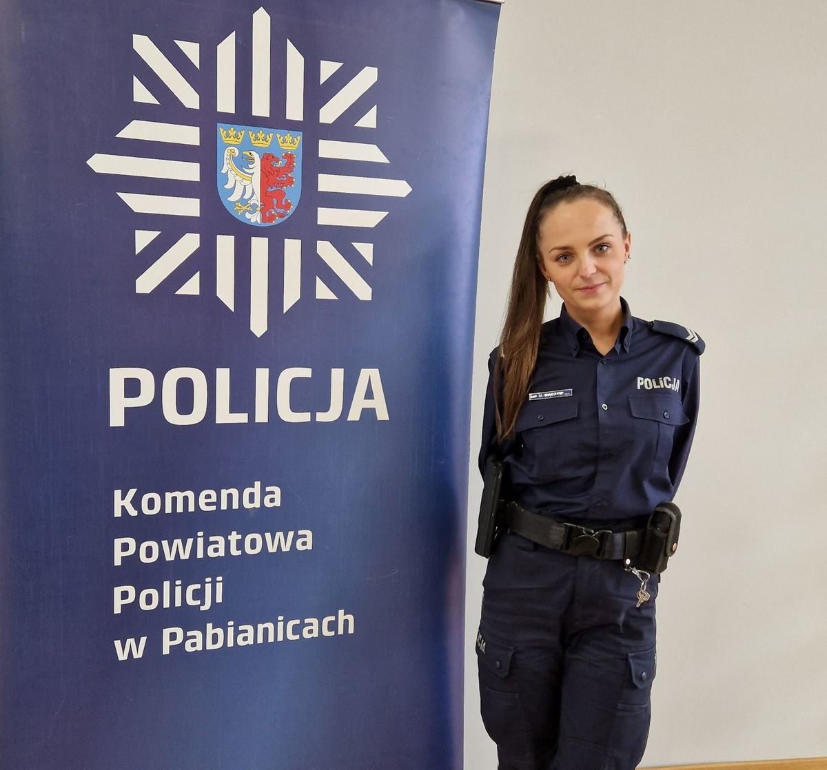 marekjuskiewicz's tweet photo. Przed, w trakcie i po
St. sierż. Marta B��czyk z KPP #Pabianice skorzystała z pomocy Fundacji @RaknRoll_PL Od tej pory zapuszcza włosy, by przekazać je na peruki na chorych na raka. To już 2. postrzyżyny pani Marty. Niskie ukłony i wielki szacunek
@policja_lodzka @PolskaPolicja https://t.co/776nMeesIz