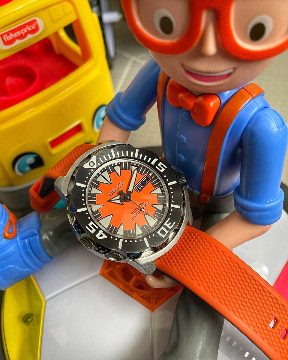 Take it from influencer @warbear, the Seiko Monster paired with a @Strapseeker strap is the ultimate style statement. Time to add some monster charm  

#instawatch#watchshot#watchmania#timepiece#watchstrap #watch#SPB315#Seikomonster#📷 @warrbear

l8r.it/hGfj