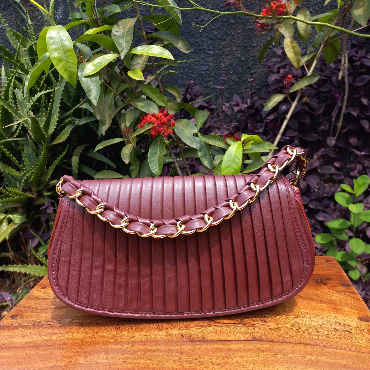kaiseaccesso's tweet photo. Bags are a woman's best friend.
Get your new best friend now.
Price range 45k to 75k https://t.co/vITlUOPJYH