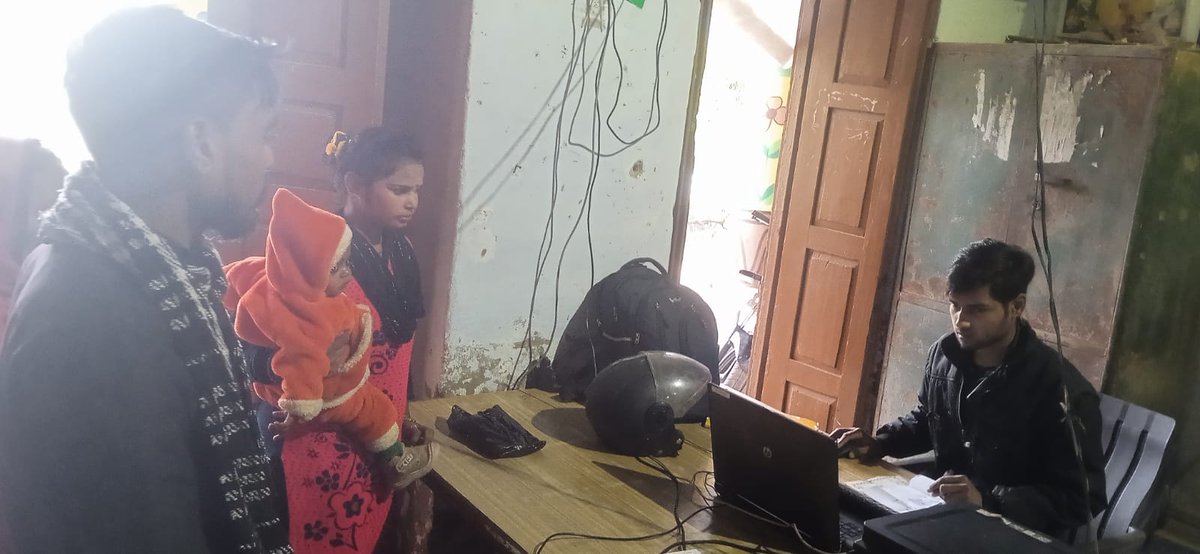 DayNulmFBD's tweet photo. Nagarpalika parisad Farrukhabad office me pm Svanidhi camp. https://t.co/cTCgivjHUB