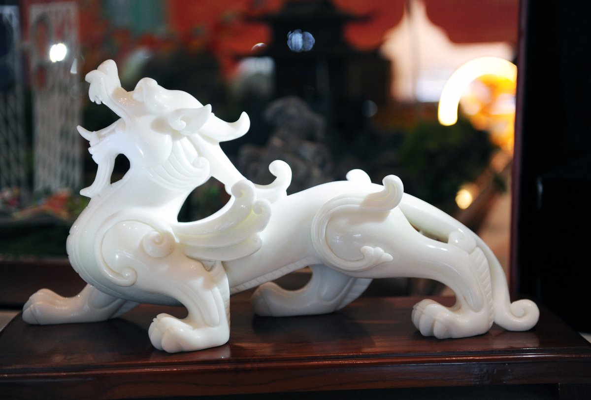 iShandong's tweet photo. Roar into the #YearOfTheDragon 🐉 with a fantastic exhibition in Weifang, #Shandong! Local craftsmen brought #dragon fantasies to life with gourd pyrography, wood carving, dough sculpture, and more. It's a dragon extravaganza! 🤩 #ShandongDragonCanvas @exposinchina [📷/VCG] https://t.co/BEHVzPgqaM