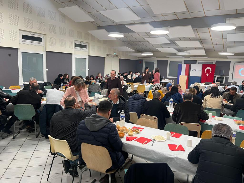 4 Şubat Pazar akşamı 7. Geleneksel Kültür ve Sohbet Gecesi Nancy şubemiz tarafından düzenlendi. Türkiye Cumhuriyeti Strazburg Başkonsolosu sayın Bekir Sarp Erzi’nin katılımlarından dolayı teşekkürlerimizi sunarız. 
<a href="/TC_StrazburgBK/">Türkiye in Strasbourg</a>