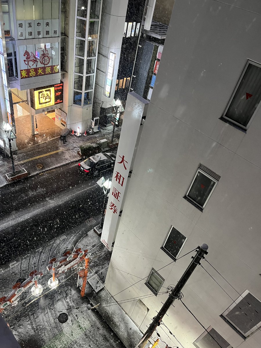 info_mimatsu's tweet photo. 大宮も積もってきました💦風が冷たい🤧

ヒノ https://t.co/Sy8Agu5H3N