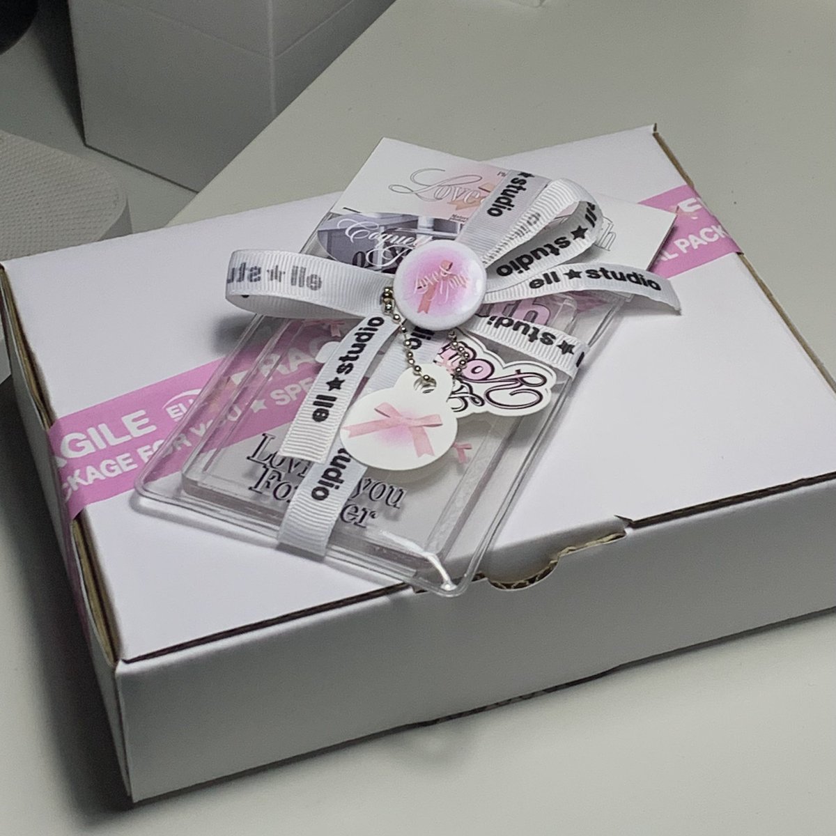 knnho_'s tweet photo. pov: you have received a photocard holder package from ell studio https://t.co/K7xtzJ7gAG