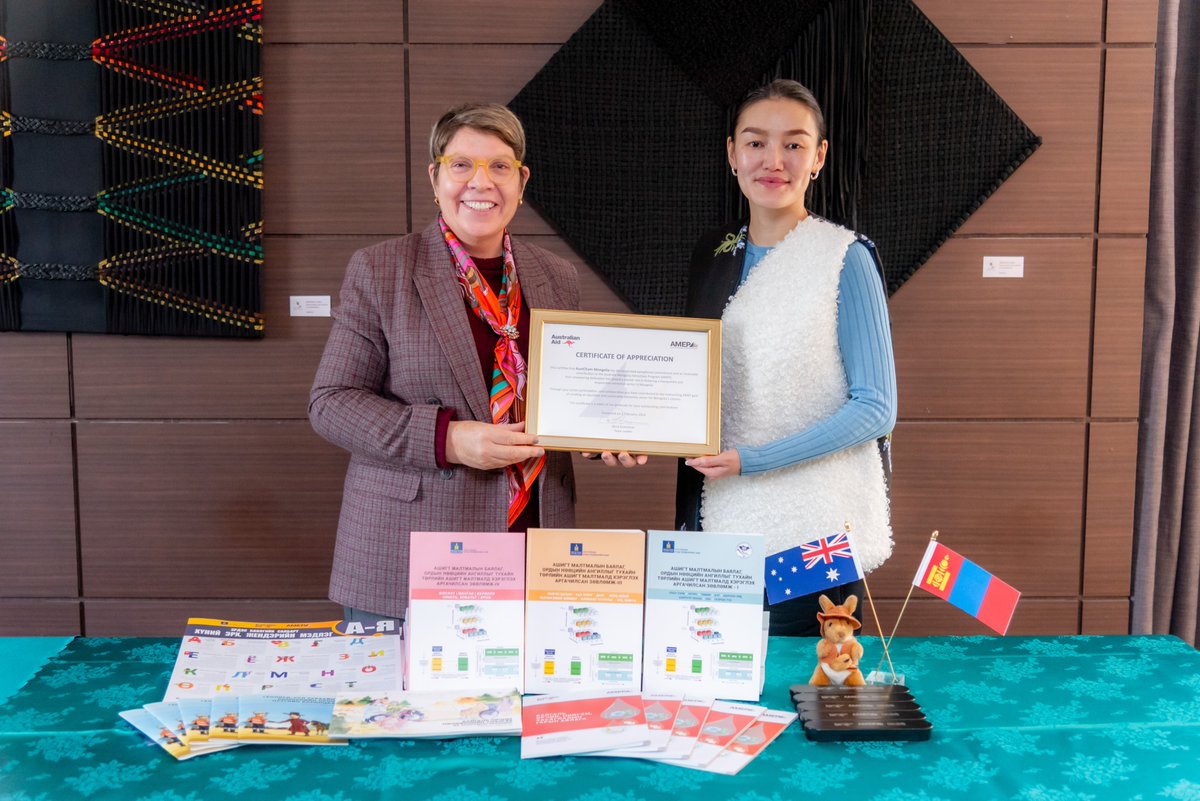 2024 оны 2 сарын 1-ний өдөр АМЕП хөтөлбөрөөс сүүлийн есөн жилийн хугацаанд боловсруулсан тайлан, мэдээлэл, гарын авлага, аргачилсан зөвлөмж зэрэг материалуудыг Монгол улс дахь Австралийн худалдааны танхимд гардуулан өглөө. amep.mn/news-detail/101
