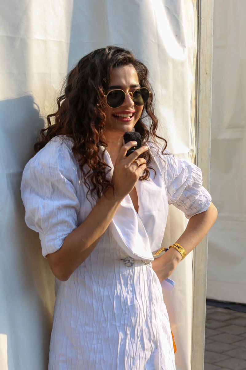 mid_day's tweet photo. #Watch | #MiddayEntertainment 

Dive into the vibrant world of spoken fest with these delightful snapshots of #MithilaPalkar 

#mithilapalkarfans #mithilapalkarfc https://t.co/kW8xy2Xguy