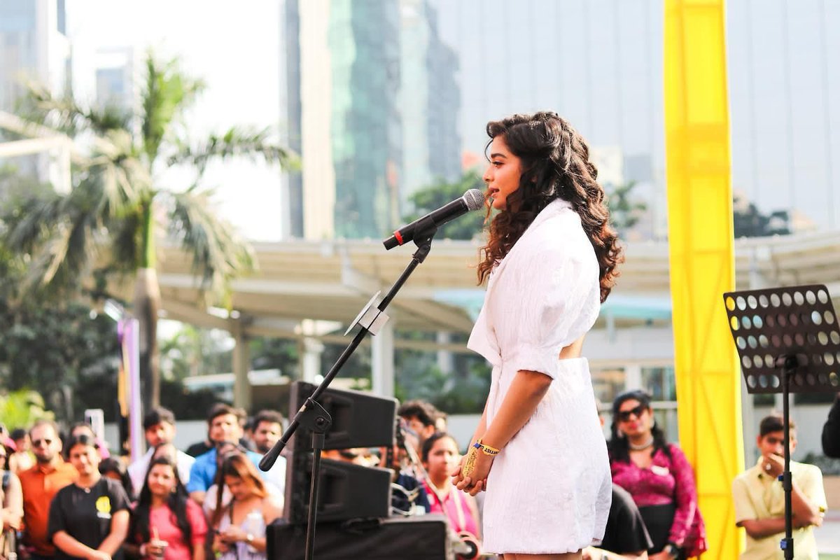 mid_day's tweet photo. #Watch | #MiddayEntertainment 

Dive into the vibrant world of spoken fest with these delightful snapshots of #MithilaPalkar 

#mithilapalkarfans #mithilapalkarfc https://t.co/kW8xy2Xguy