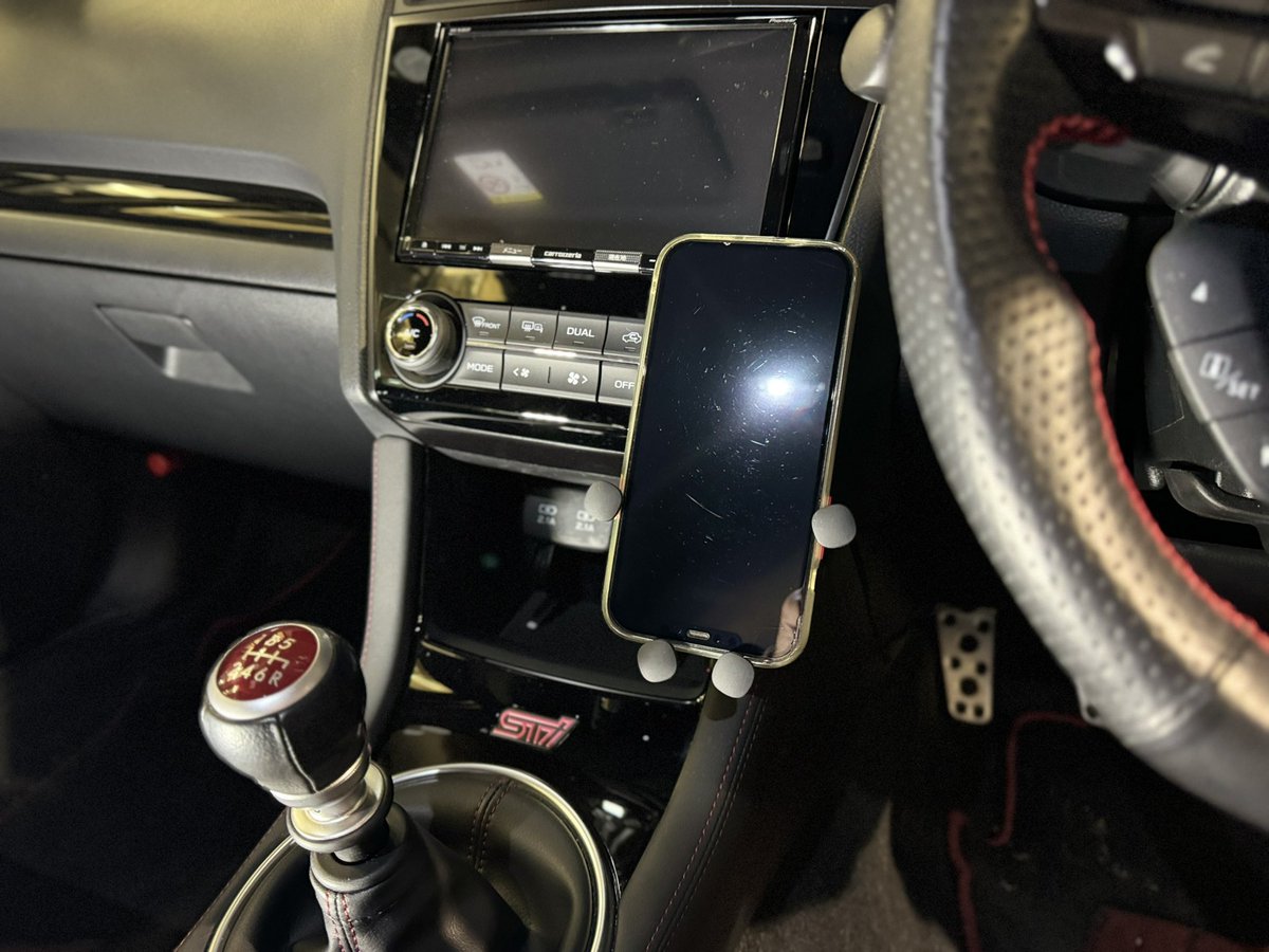 k2gear's tweet photo. おかげさまで大人気！(^^)

【車種専用スマホ・ホルダー】
お買い求めはK2GEAR（店舗&amp;Yahooストアー）以外にも

🔴A-pit東雲（東京都・江東区）
🔴リベラルさん（神奈川県・川崎市）
🔴アライモータースポーツ（群馬県・伊勢崎市）デモカー装着有り

上記販売店にて常時在庫販売中です(^^) https://t.co/LSDolv3NOH
