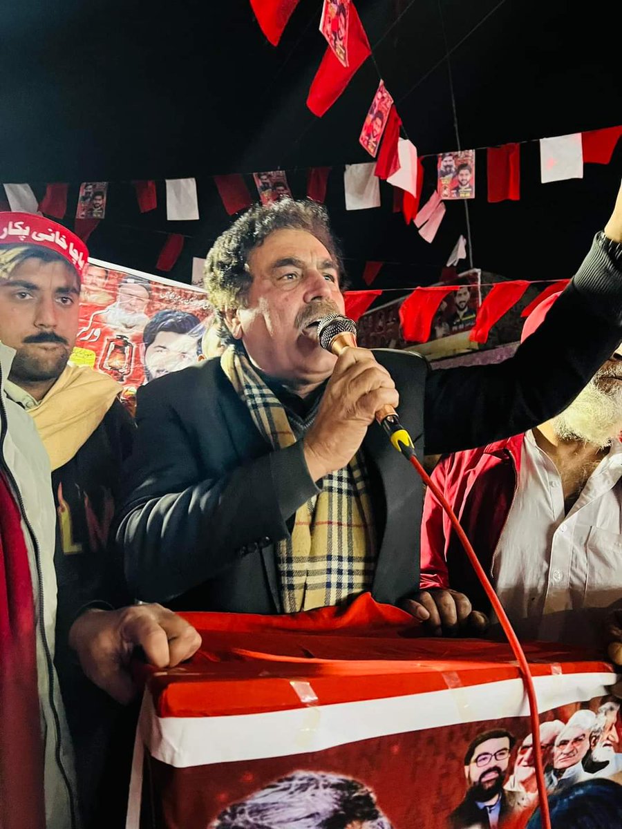 Akhtarshaid1's tweet photo. You will hardly find any other flag in streets of #Nowshera as #ANP is the most popular party in Nowshera and their candidates are favorites on all constituencies.
#NA33 Khan Pervaiz Khan
#NA34 @MianBabarShah_
#Vote4ANP #Vote4Laltain #ANPNowshera #ANP #PK88
#Elections2024 https://t.co/4mhcKPxWEa