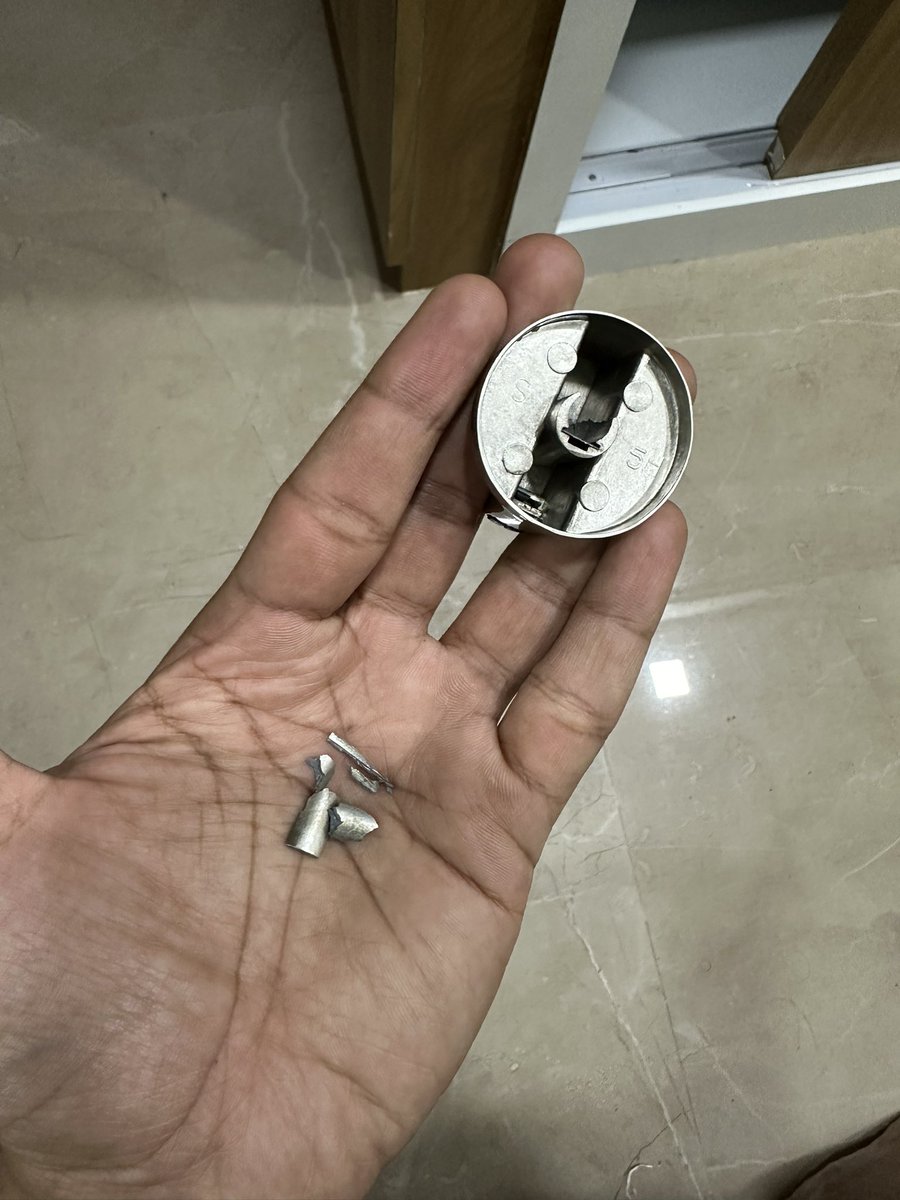 AkshayGaikar2's tweet image. Disappointed with my recent purchase of a Padmini Cooktop. Unboxed it today, and to my dismay, found a broken button. 😞 @EssentiaIndia , hope you can resolve this quickly. #CustomerService #QualityIssue #padmini #appliances