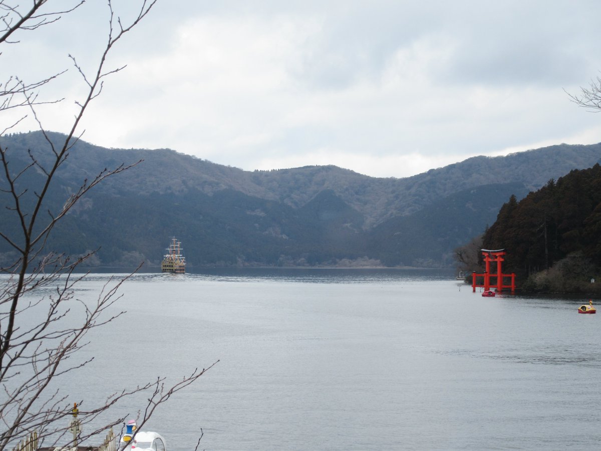 WING0719TK's tweet photo. 西伊豆行くには箱根を経由。新宿からロマンスカーで箱根湯本、箱根登山バスＨ路線で元箱根港。Bakery&amp;Table箱根で昼ごはん食べて、東海バスN65で三島駅。三島駅から西伊豆特急バスで、中浜・土肥温泉・土肥金山あたりにちょうどよい時間15:30頃に到着。しばらくして、夕日がきれいだった。 https://t.co/IZ30wDqPjU