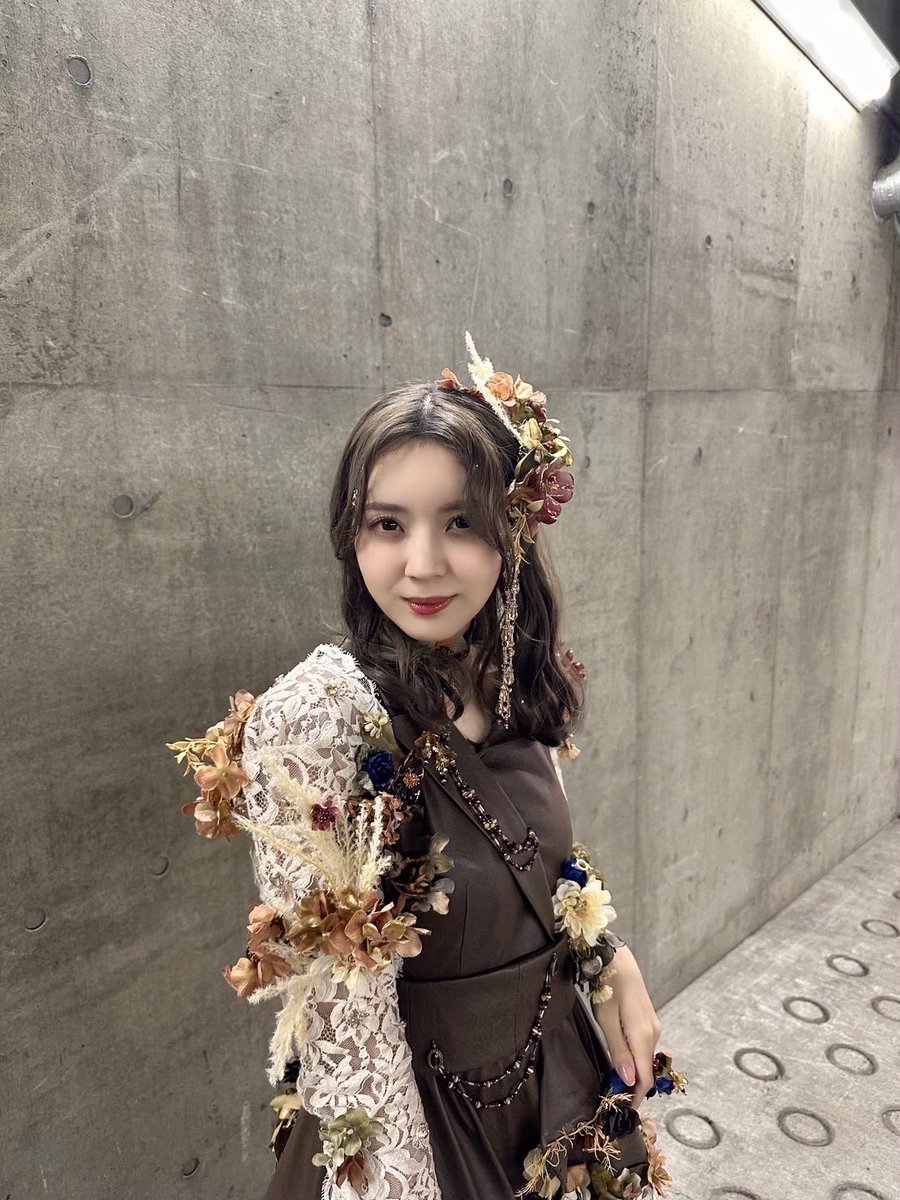 sakurazaka46's tweet photo. ◤＊        
💛「小林由依 卒業コンサート」DAY2💙
      🌸#小林由依と最後の思い出🌸
                                                         ＊◢

DAY2アーカイブ配信中！🎬

アーカイブ配信チケットは本日2月5日(月)21:00までご購入頂けます💨

🎟️配信チケットはコチラ🎟️
https://t.co/5cTR0BfZ6B

#櫻坂46