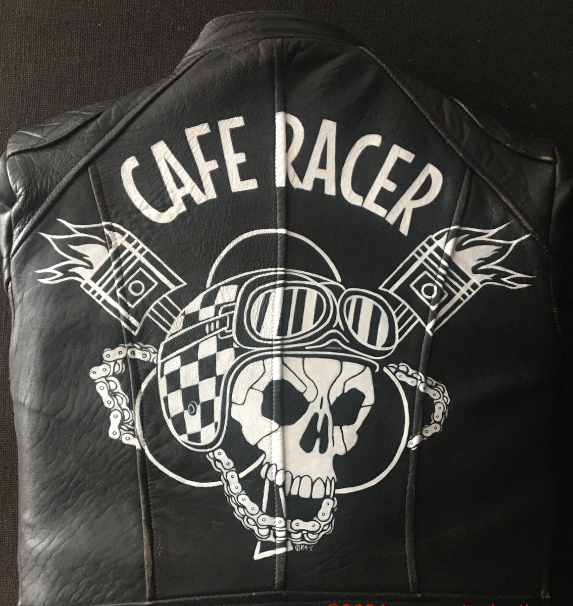 Bikers, are you looking for customised leather jacket art?  This is my latest hand painted #caferacer composition, I can do something similar and unique for you.
Meet me &amp; see more than I'll be at the <a href="/KICKBACKSHOWS/">KICKBACK: Custom Classic Bike Show</a> Stand 7 on 13/14 April

artonleather.co.uk
#bikerjacketart