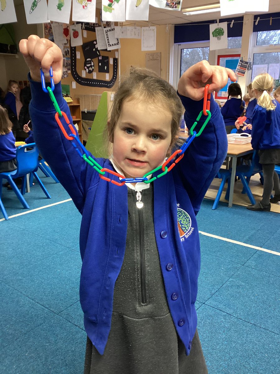 BPSEYFS's tweet image. This morning I made a repeating pattern AND I used 3 colours.