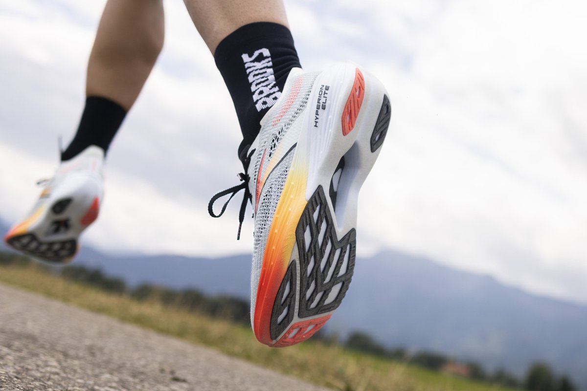 ¡Desata tu velocidad con las Brooks #Hyperion Elite 4 y súpera tus récords! Son ideales para competir desde un 5K hasta maratones. 
👉 Descúbrelas ahora y conquista la meta: bit.ly/491xNjI
