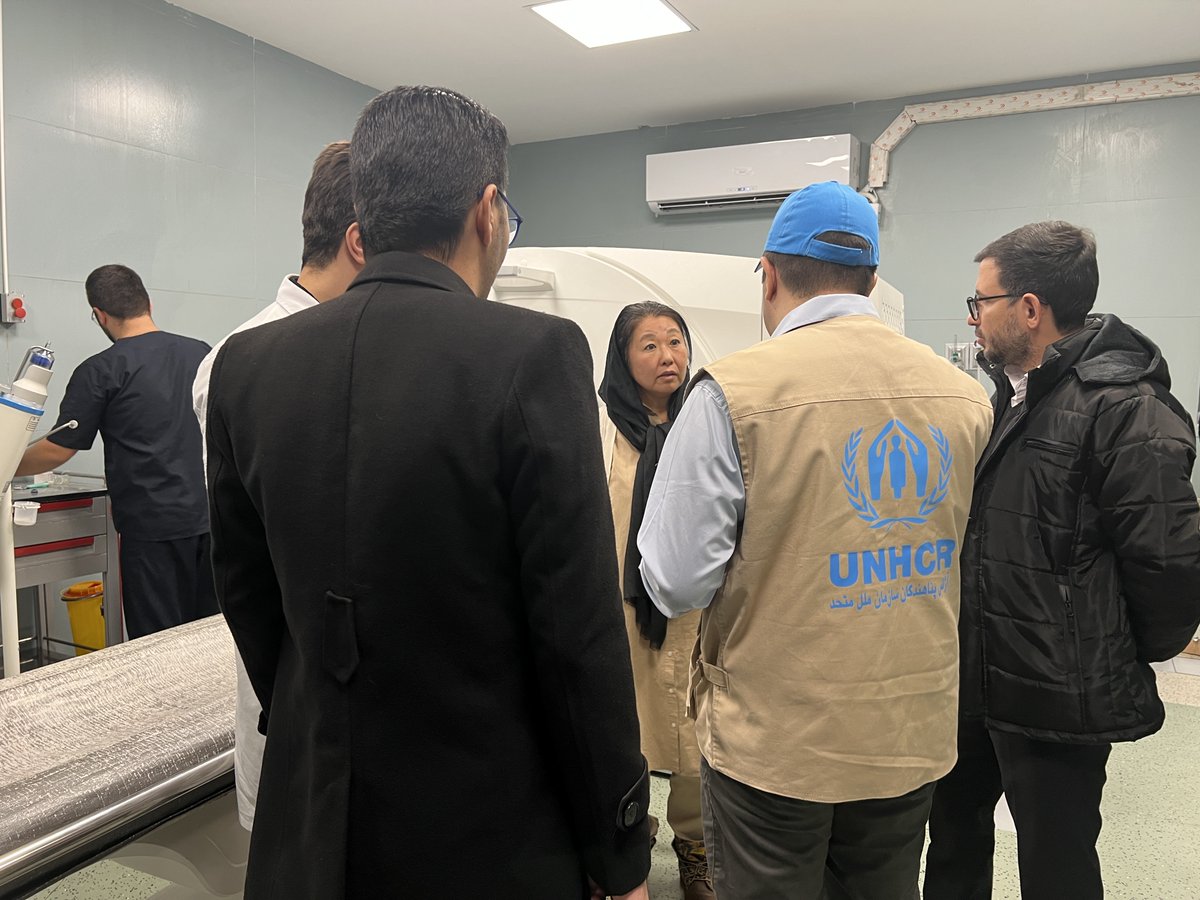 🩻🩻UNHCR donated lifesaving medical equipment, including a CT scanner, to Tehran Shohadaye Tajrish Public Hospital as part of a $30 million multiyear procurement program to make quality inclusive healthcare more accessible to Iranians & #refugees alike.