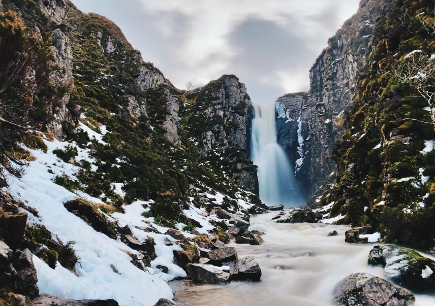 The #NorthCoast500 is best enjoyed slowly - take your time to savour every breathtaking view and uncover the hidden gems along the way. 📍Wailing Widow Falls 📸ow.ly/qfL650Qx7S4