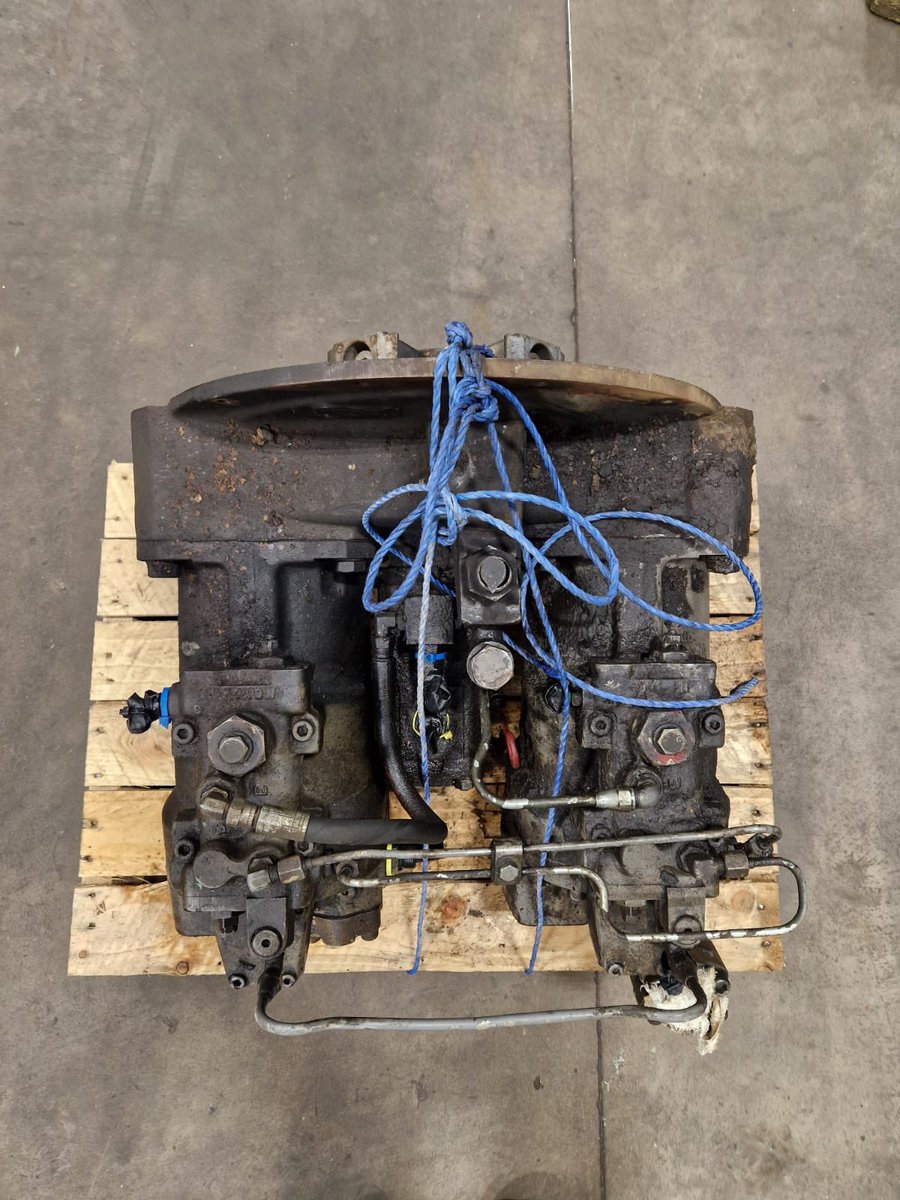 cjplantltd's tweet photo. Hitachi ZX350 set of Hydraulic Pumps. 

All damaged and worn parts replaced with genuine parts, along with all bearings and seals.

All our work is covered by 12 months warranty. 

Get in touch if you have any queries👍 #Hitachi #hydraulicpump #hydraulicrepair https://t.co/FHkWlMsLwf