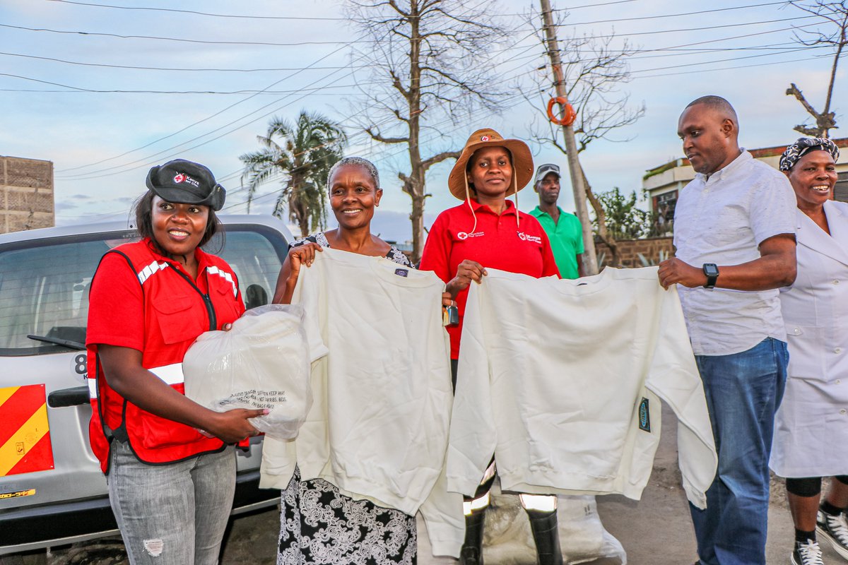 Krcs_NRbBranch's tweet photo. We express gratitude to the numerous patriots, religious institutions, government, both public and private institutions, generously contributing food and non-food items to those affected by the #EmbakasiExplosion fire https://t.co/oZsRKvbTI5