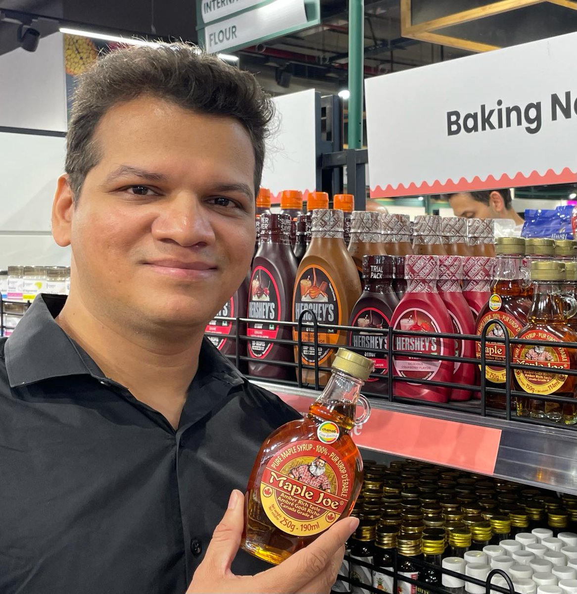 Our Trade commissioner Mr. @NikhilThorat was excited to find #MapleSyrup from #Quebec at @RelianceFreshIN Signature store at Infinity Oshiwara last Friday at its pre-launch soirée.

#bilateraltrade #agrifood #Maplestory