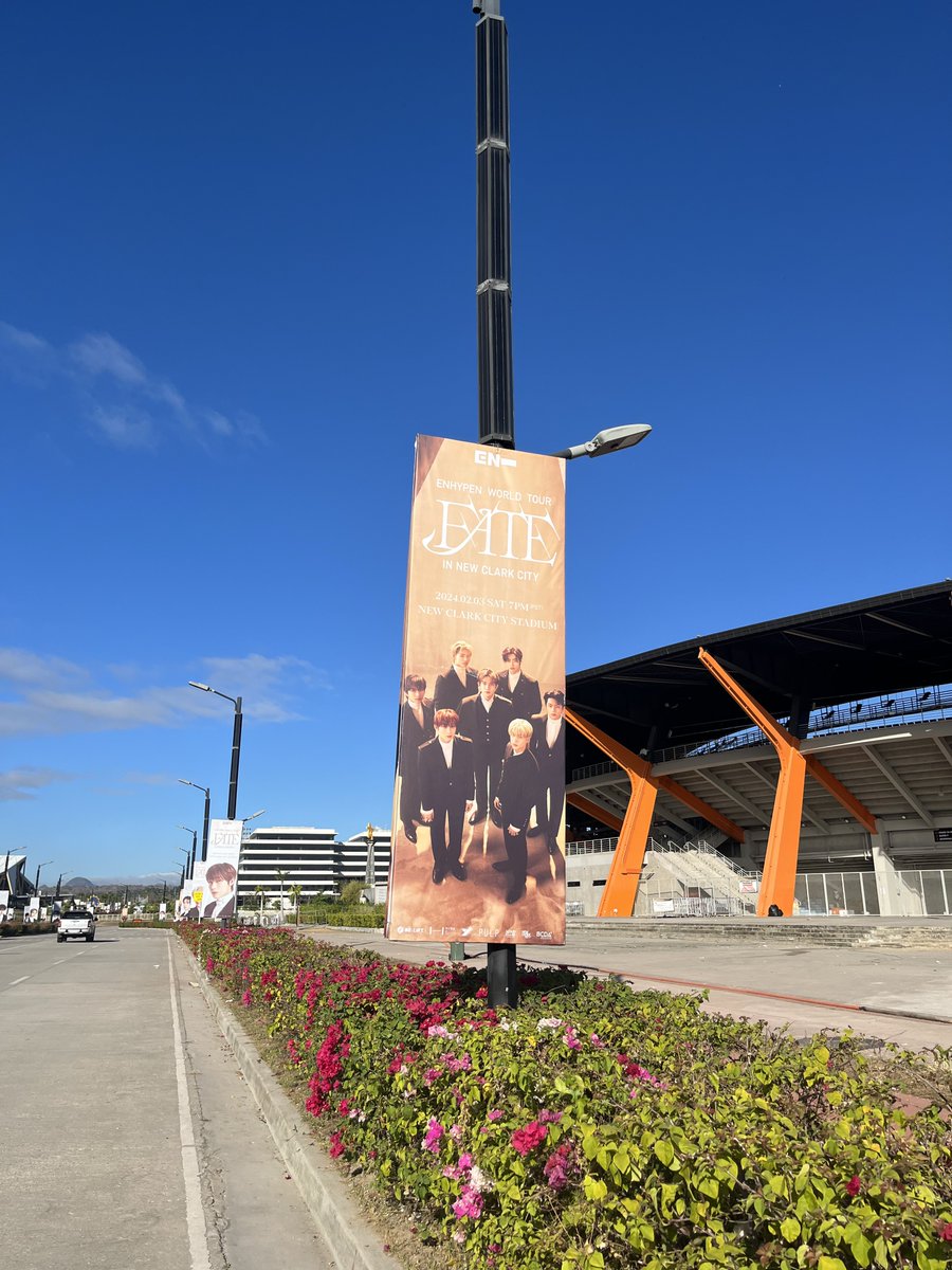 i was walking around the venue yesterday morning and i didn't even realise that tears was already falling from my eyes 😭

#FATE_IN_NEWCLARKCITY