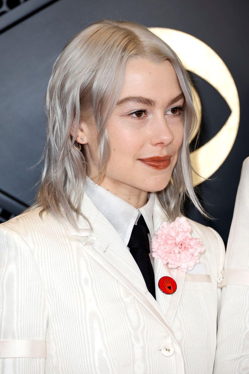 boygeniussource's tweet photo. Phoebe takes home FOUR #GRAMMYs tonight! This means she took home the most Grammys of the evening! Congratulations Phoebe 🤍 https://t.co/uKcG9cxLZD