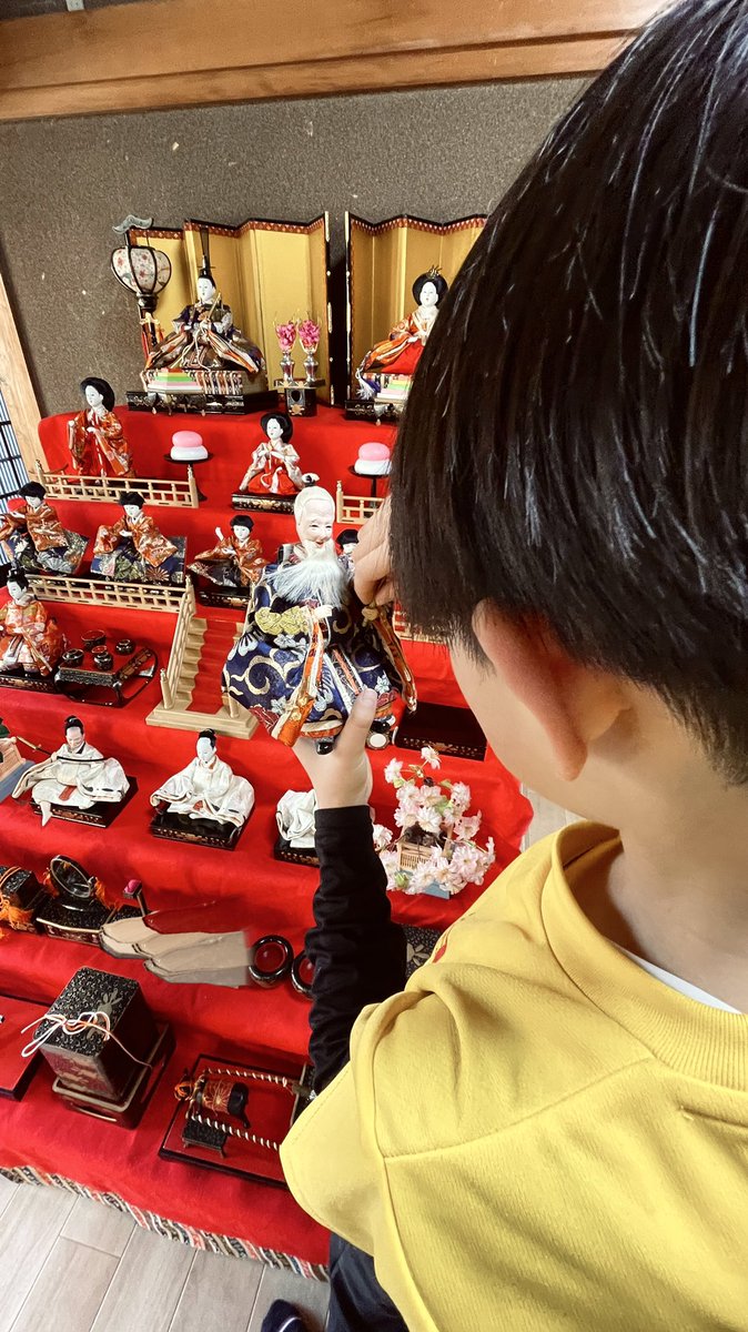 nao_editor's tweet image. 初節句🎎✨
立春の昨日はお雛様を飾りました！
長男があーだこーだこだわりながら
極小の剣でおりゃーとか
言いながら…😂
何十年ぶりにお雛様飾ったけど
やっぱりいいなぁぁ🌸😍🌸✨