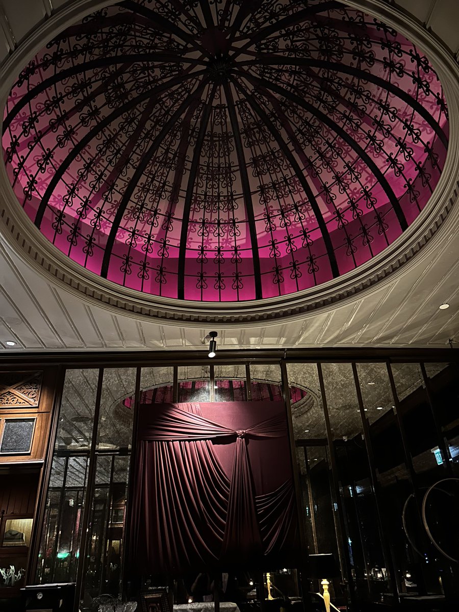 Redsaturn__n's tweet photo. เดินลงห้องอาหารด้านล่างสุดแล้ว อย่าลืมขึ้นไป Rooftop bar ชั้น 24 ,25 บนสุดนะคะ บรรยากาศดีไม่แพ้กันเลยโดยเฉพาะตอนกลางคืน 😌💜 https://t.co/qHPVdRrHHW