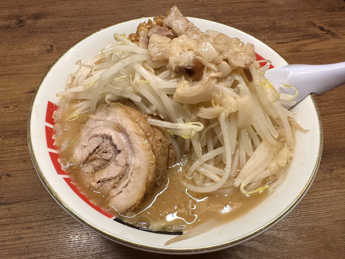 kassouzaru's tweet photo. 久しぶりの阿波家で豚ラーメン!!
小ラーメンでもお腹いっぱいです🍜
美味しく頂きました😁
#阿波家 #阿波家信州始店 #豚ラーメン #二郎系 #背脂 #ニンニク #太麺 #ガッツリ #ラーメン
#awaya #butaramen #jirokei #seabura #ninniku #ramen #nagano https://t.co/SC62j49s20