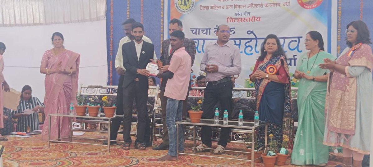 MslsaMumbai's tweet photo. िल्हा महिला व बालविकास विभाग व जिल्हा विधी सेवा प्राधिकरण वर्धा यांच्या संयुक्त विद्यमाने बाल मोहस्तव चे आयोजन करण्यात आले.त्या मद्ये दिव्यांग बालक यांच्या विविध स्पर्धा मधील विजेत्या व सहभागी बालकांना प्रमाणपत्र व पुरस्कार प्रदान करण्यात आले. https://t.co/Nat2bVTc5M