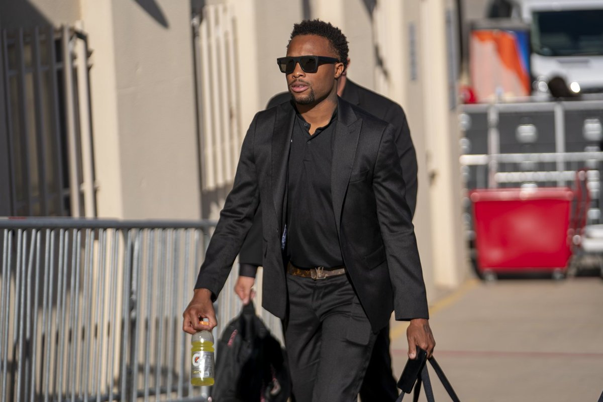 Just Stand, when people try to bring you down, when critics come, when promotion passes you by, when loved ones walk away. Just Stand- God got you.