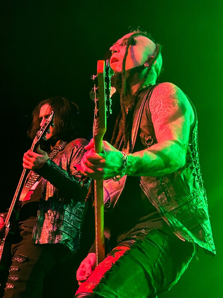bluntmagus's tweet photo. Shots from the show‼️
@officialwed13 ripped up Melbourne last night 😈
Check out our interview with Wednesday ⬇️
https://t.co/M0Th6aKfAv
There are just two remaining Australian dates ⬇️
Tomorrow : Lion Arts Factory, Adelaide
Wednesday: Rosemount Hotel, Perth
📸 #annatepper https://t.co/ovs4rsLdXQ