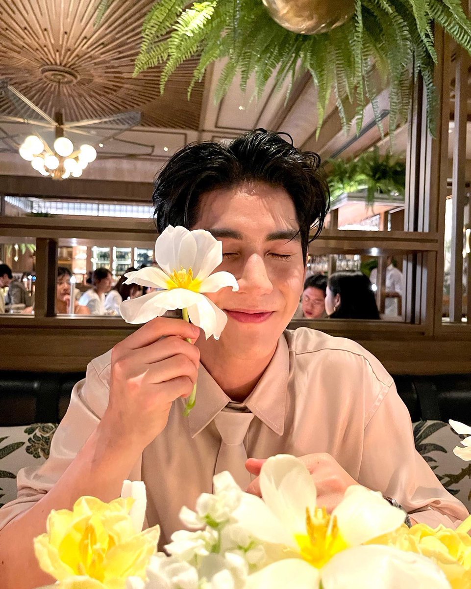 Jai_bx's tweet photo. หากดอกไม้จะปรากฎทุกครั้งที่ผมคิดถึงคุณผมคงมีสวนส่วนตัวให้เดินชมชั่วชีวิต
—darlperdarl ✨ https://t.co/76UjKahhjF