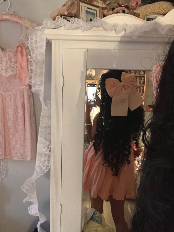 gracefolder's tweet photo. pov invading pipers closet https://t.co/O1CkG7CHne