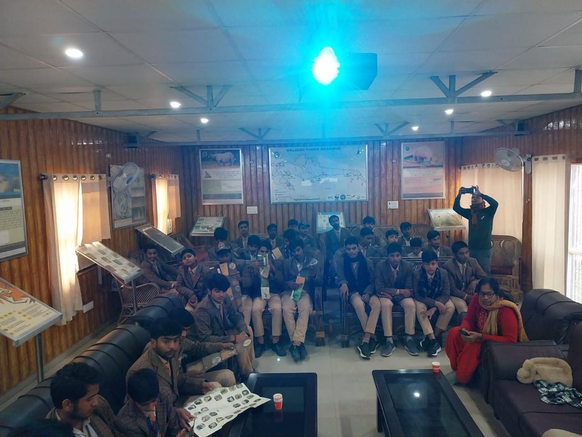 DEFCCOfficial's tweet image. जिसमें लघु चलचित्र, खेल, चित्रकारी प्रतियोगिता संग अन्य कई कार्यक्रमों का भी आयोजन किया गया। बच्चों को जागरुक कर हम एक आने वाली पूरी पीढ़ी को पर्यावरण अनुकूल जीवन जीने के लिए प्रेरित कर, हम पर्यावरण की रक्षा भी सुनिश्चित कर सकते हैं।
#ProjectTiger #NatureAwarenessCamp #DefccBihar