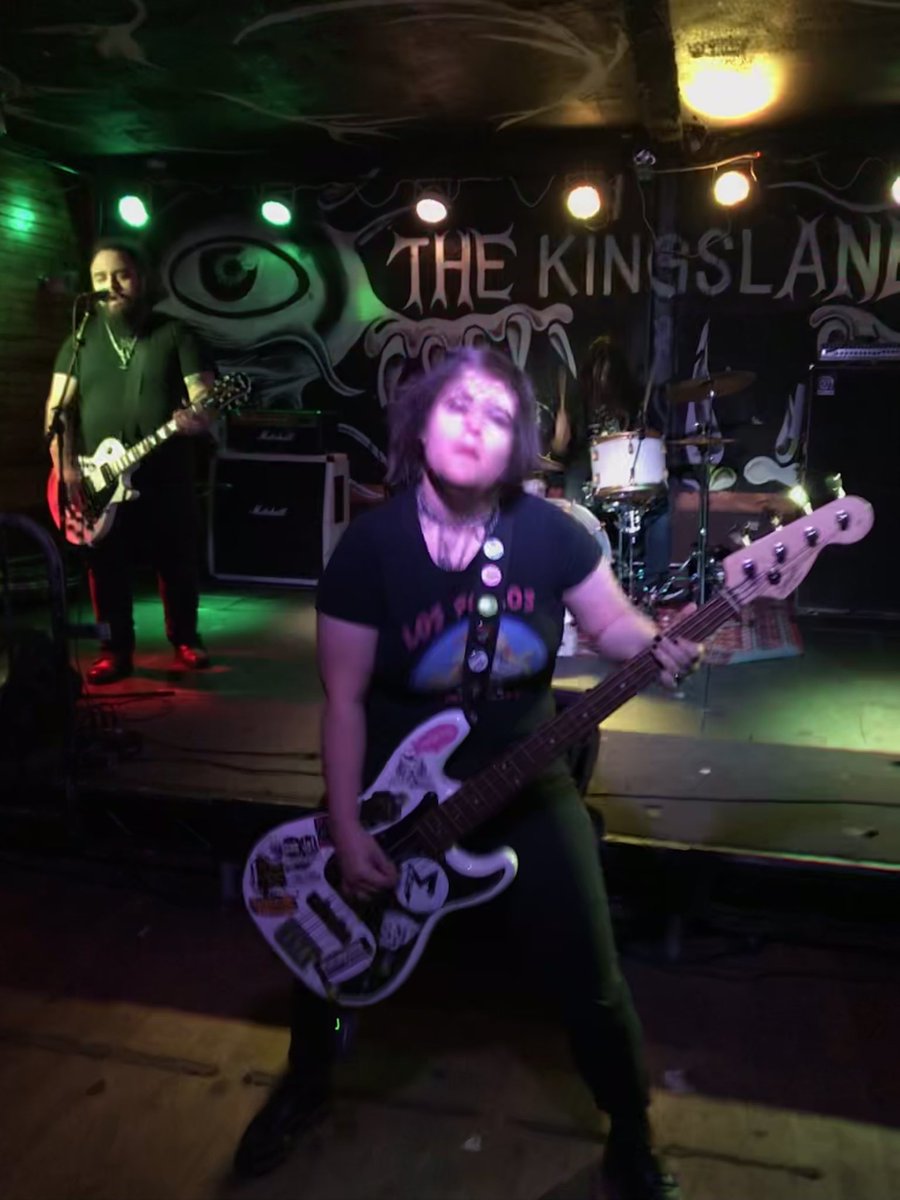 Kat + 🐈🐈🐈 @ 🌃 tweet media