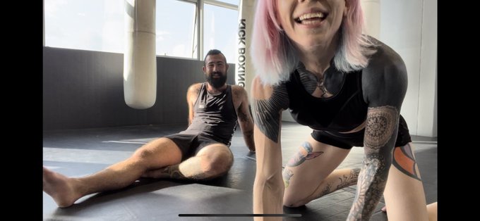 עורכת סרט האבקות חדש 😇 נכנעות כפות רגליים  השפלות פיזיות  ובעיקר מלא כיף   New grappling vid 😇 I&rsquo;m editing Submissions Feet Physical<a href="/tag/voyeur"class="tags"><span>#voyeur</span></a>