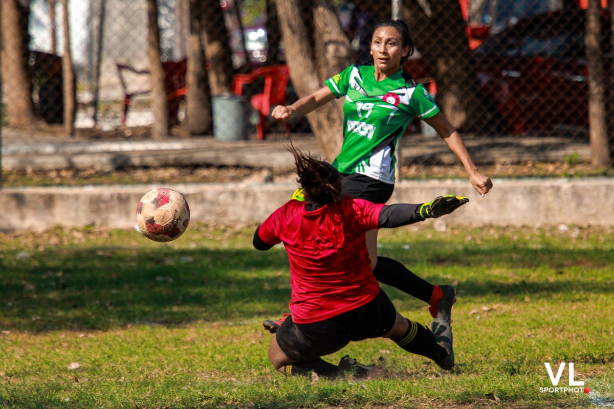 Rayosmxfem's tweet photo. 📸 | L a s  p o s t a l e s . 🫶🏻

Lo mejor de la J2 de la #LigaYucatán vs Frailes. 
🔜: Se viene la galería completa del partido 🤩. 

#DALERAYOSMX ⚡️ https://t.co/apLulqpzxs