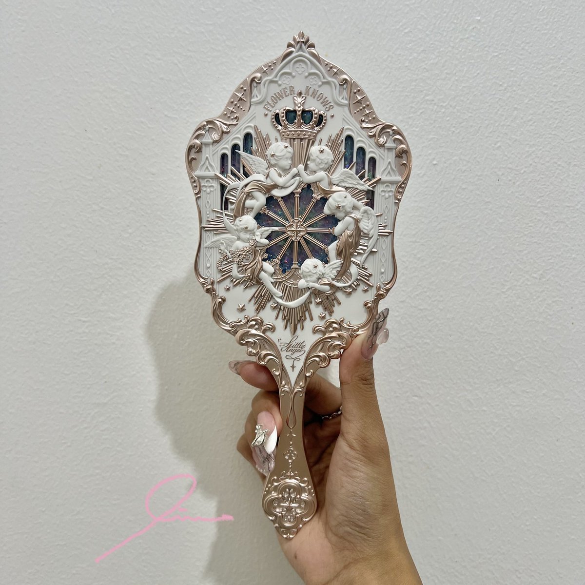 dearkaromi's tweet photo. wts lfb ph 𖠚 #kartarina

ꨄ︎ flower knows little angel collection hand mirror ౨ৎ
     ₱ 800 | ₱ 750 payo
╰ polar day / pink-blue version
╰ 1 week reservation
╰ brand new, never been used
╰ so pretty irl ♡ i feel like a princess whenever i use mine

⌗ flowerknows series https://t.co/1irRd6cHwC