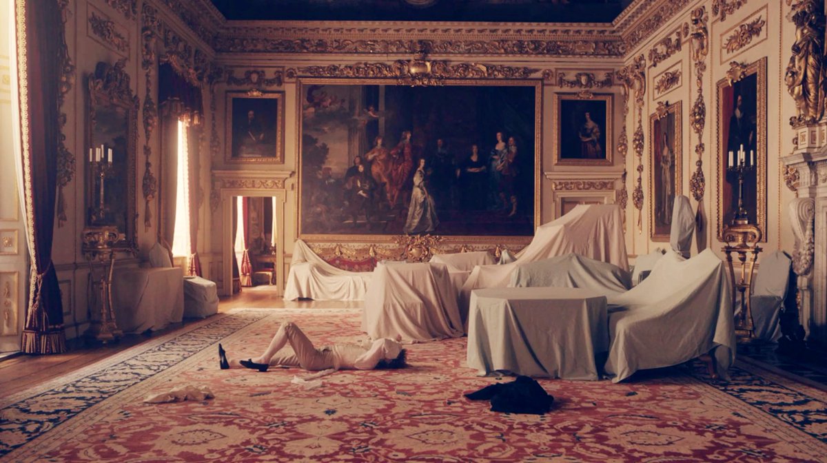 galacticidiots's tweet photo. This room has seen levels of pining and yearning that could bring down an empire https://t.co/oETDrkGm3i