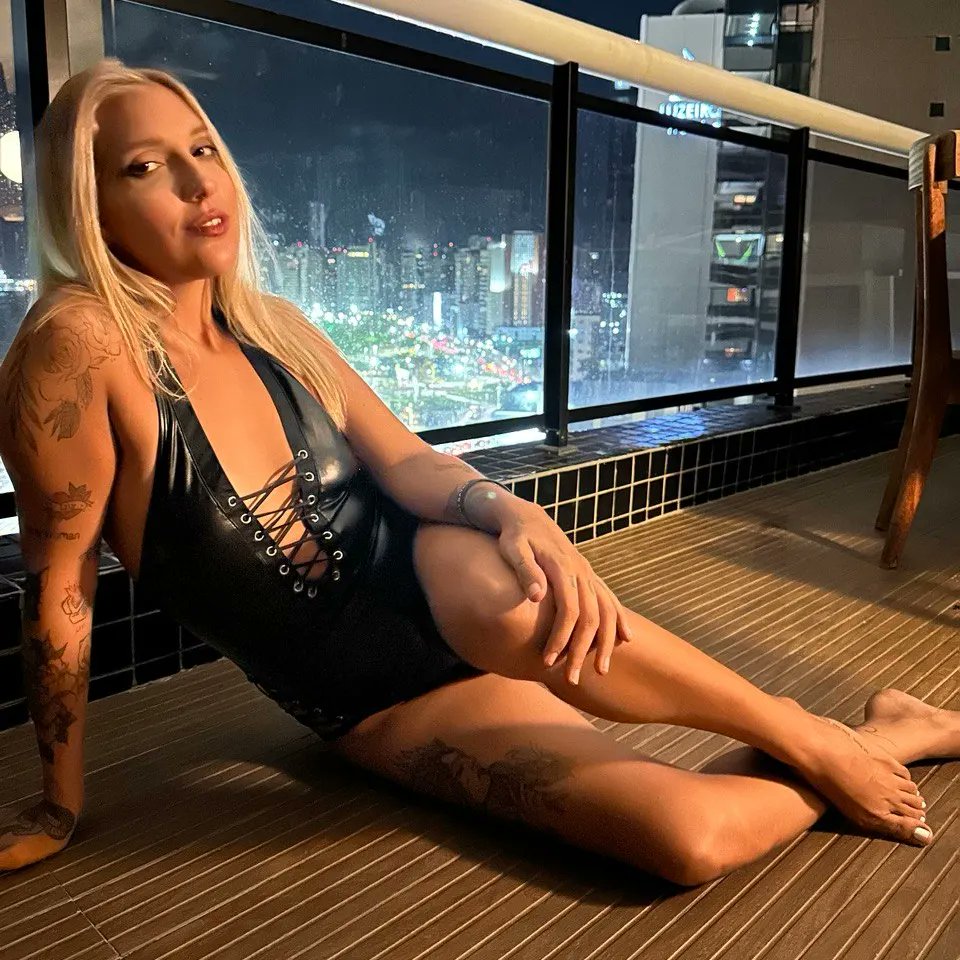 Goddessfenix's tweet photo. New Fotoshoot 🔥 https://t.co/vI8fWSaNYx